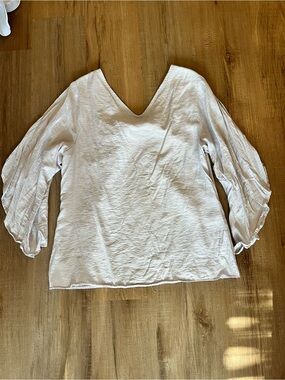 Women’s White V-Neck bow back blouse L